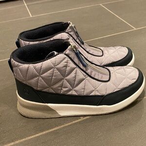 Lands' End Gray and Navy Quilted Winter Boots